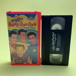 THE WIGGLES HOOP-DEE-DOO! IT’S A PARTY VHS VIDEO TAPE RED CLAMSHELL 16 SONGS